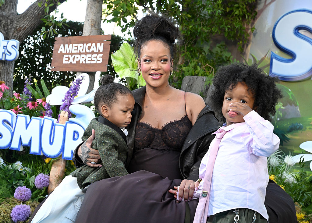 Rihanna Makes Red Carpet Debut With Sons At ‘Smurfs’ Premiere Rihanna Makes Red Carpet Debut With Sons At ‘Smurfs’ Premiere