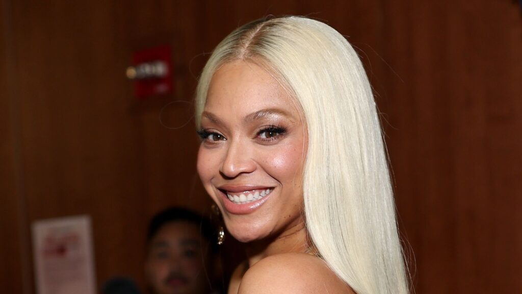 Beyoncé’s Father Addresses Her Music Being Stolen Beyoncé’s Father Addresses Her Music Being Stolen