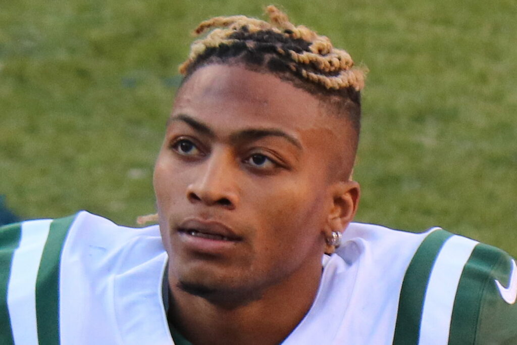 Former NFL Player Charged With Financially Exploiting Women Former NFL Player Charged With Financially Exploiting Women