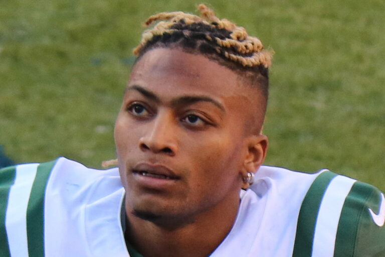 Former NFL Player Charged With Financially Exploiting Women