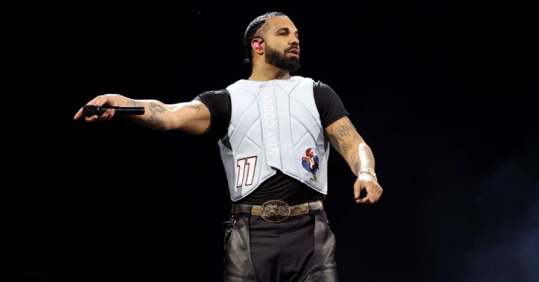 Drake Dodges Water Bottles & Toilet Paper During Recent Shows