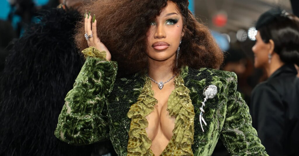Fans Theorize Cardi B Is Pregnant After Her Courthouse Departure Fans Theorize Cardi B Is Pregnant After Her Courthouse Departure