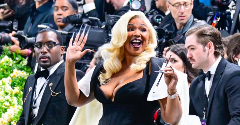 Lizzo Voices Support For JaNa Craig In New Song Snippet