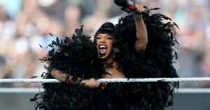 Cardi B Breaks Guinness World Record With “AM I THE DRAMA?” Cardi B Breaks Guinness World Record With “AM I THE DRAMA?”