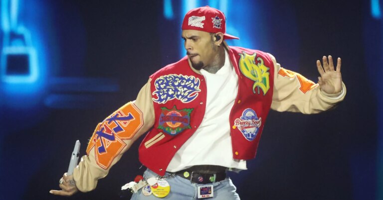 Chris Brown And Summer Walker Share A Sultry Dance During "Take You Down" Performance