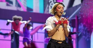 Doja Cat Performs “Jealous Type” At VMAs Ahead Of “Vie” Release