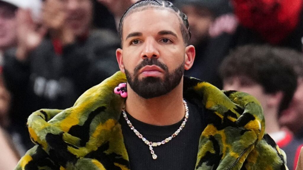 Drake Disses Kendrick Lamar On New Single ‘Dog House’