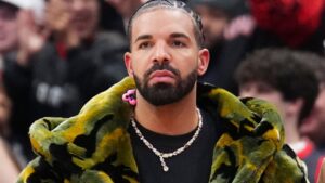 Drake Disses Kendrick Lamar On New Single ‘Dog House’ Drake Disses Kendrick Lamar On New Single ‘Dog House’