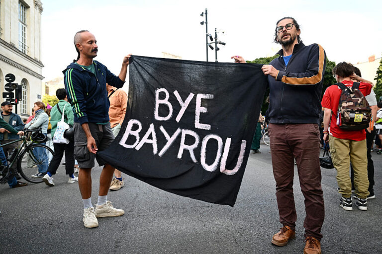 French Government Collapses In The Midst Of Economic Crises, Political Divisions