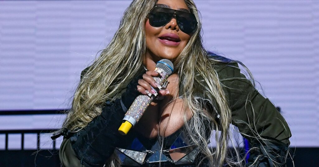 Lil Kim Shows Love To Chris Brown With “It Depends” Challenge Lil Kim Shows Love To Chris Brown With “It Depends” Challenge