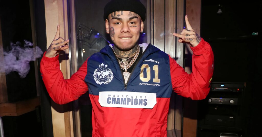 6ix9ine Makes Light Of King Von’s Death While Recalling Shooting Video 6ix9ine Makes Light Of King Von’s Death While Recalling Shooting Video