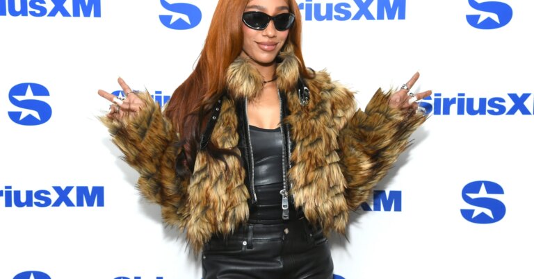 BIA’s Disastrous Sales For “BIANCA” Have Cardi B Fans Ecstatic BIA’s Disastrous Sales For “BIANCA” Have Cardi B Fans Ecstatic