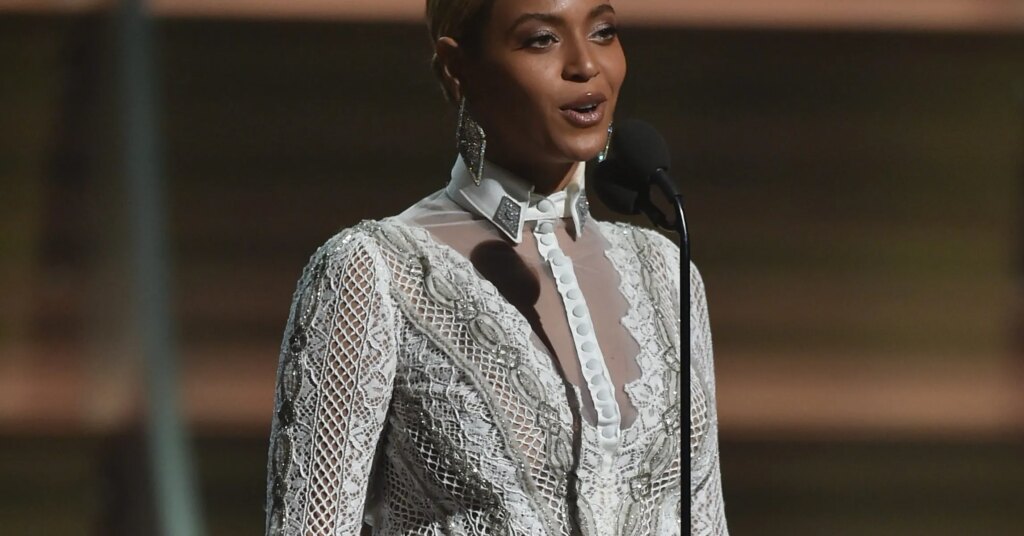 Beyonce Honors D’Angelo In Moving Statement After His Death Beyonce Honors D’Angelo In Moving Statement After His Death