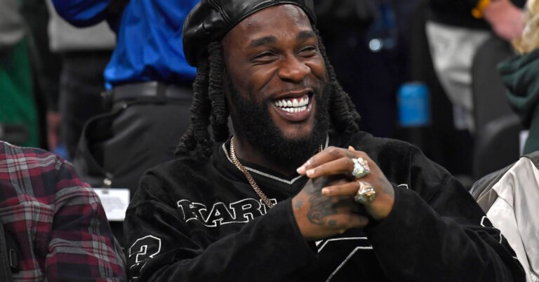 Burna Boy Suggests He’s Still Got Strong Beef With Davido During Livestream Burna Boy Suggests He’s Still Got Strong Beef With Davido During Livestream