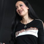 Julia Wolf Reveals Drake DM’d Her At 6 AM Julia Wolf Reveals Drake DM’d Her At 6 AM