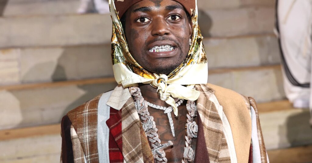 Kodak Black Concerns Fans With Strange Underwear Performance Kodak Black Concerns Fans With Strange Underwear Performance