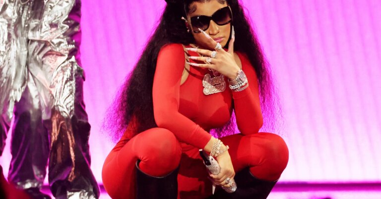 Nicki Minaj Calls Out Charlamagne Tha God & Harvey Levin