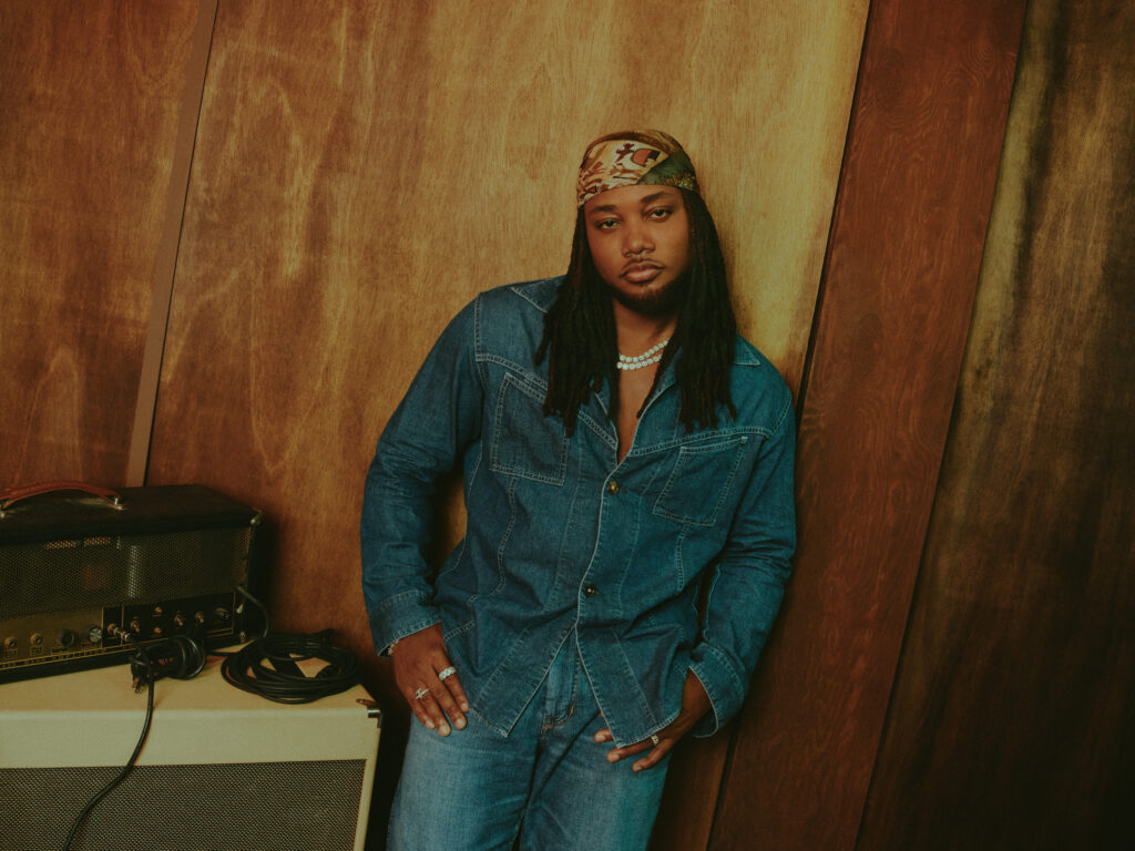 Leon Thomas Scores First Top 10 on Billboard Hot 100 With ‘Mutt’