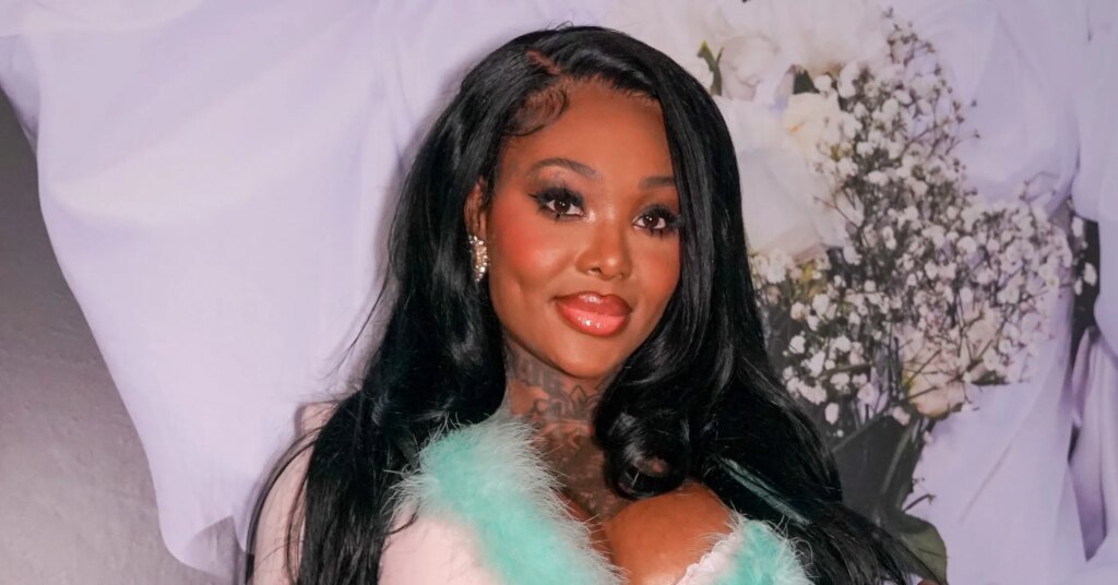 Summertime Pedestrian Reveals Wonderful Guidelines Of Attributes For Model-new Album