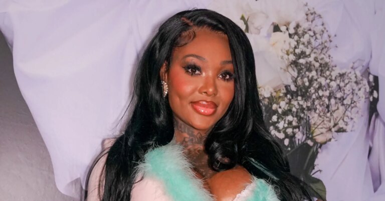 Summertime Pedestrian Reveals Wonderful Guidelines Of Attributes For Model-new Album