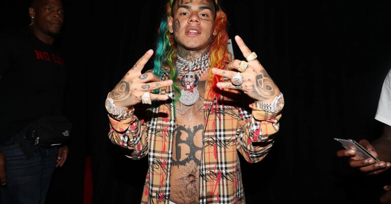 6ix9ine Slams 21 Savage For Defending “Snitch” Younger Thug