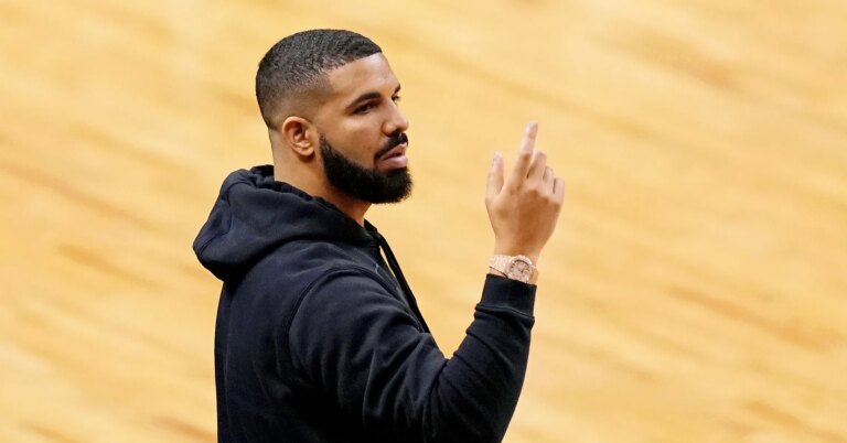 Drake Posts Threatening New Picture To Celebrate The Holidays