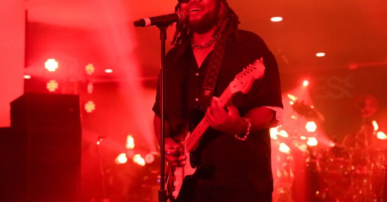 Leon Thomas Brings Out Kehlani For “Folded” During Tour Finale In Los Angeles