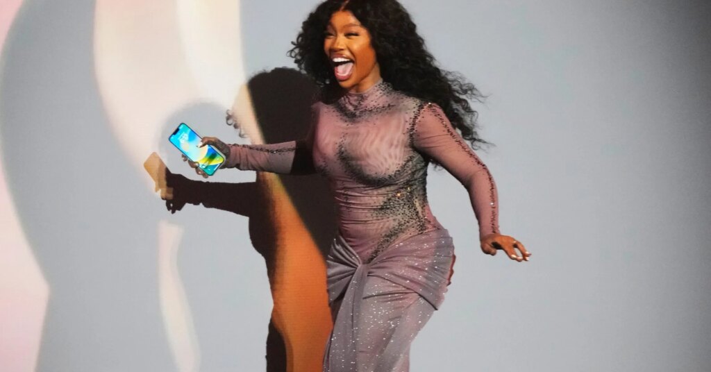 SZA Spreads Holiday Cheer Over Jake Paul & Andrew Tate’s L’s