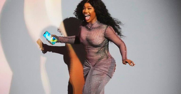 SZA Spreads Holiday Cheer Over Jake Paul & Andrew Tate’s L’s