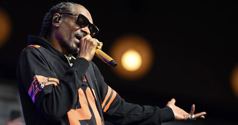 Snoop Dogg Draws Eye Rolls & Groans Over His NFL Netflix Show