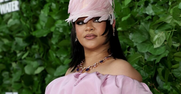 Viral Video Shows Rihanna Getting Scolded At Mariah Carey Concert