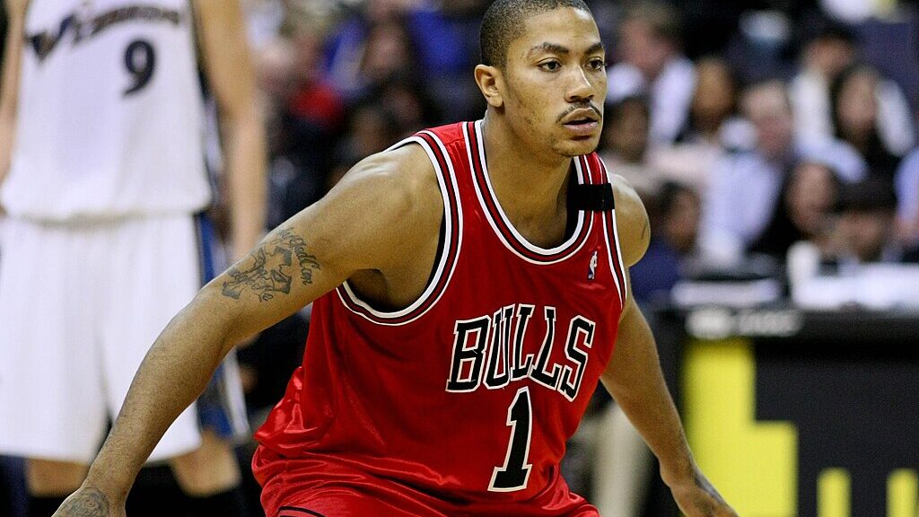 Chicago Bulls Retires Derrick Rose’s No. 1 Jersey