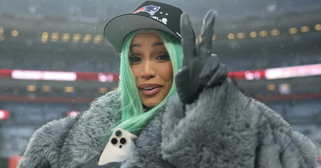 Cardi B & Stefon Diggs Celebrate As Patriots Make The Super Bowl