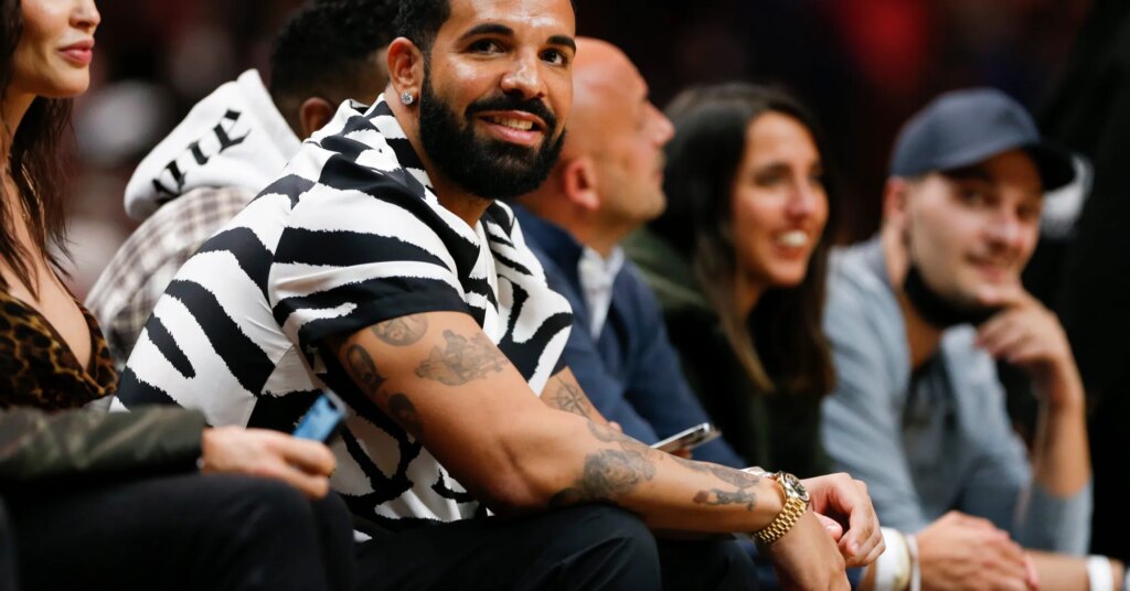 Drake’s Latest Duck Face Selfies Have The Internet Cracking Up