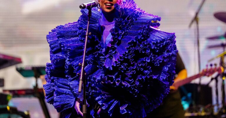 Lauryn Hill Reunites With Wyclef Jean At The Grammys During D’Angelo & Roberta Flack Tribute