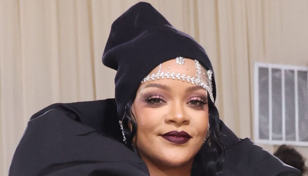 Mumbai Memories: Rihanna Takes In The Culture Of India With Wealthy Family As Her Fenty Beauty Escapades Continue