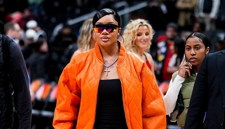 GloRilla Gives Big WAG Energy In A Bold Orange Courtside Look GloRilla Gives Big WAG Energy In A Bold Orange Courtside Look