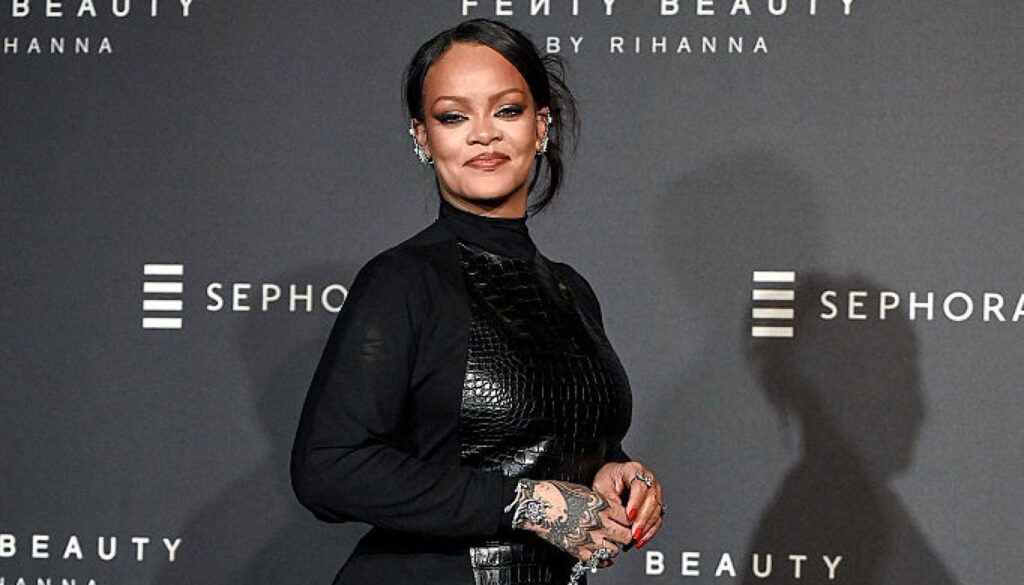 Mumbai Billionaire: Rihanna Brings Fenty Beauty Pop-Up To India, Fans Go RiRi Crazy