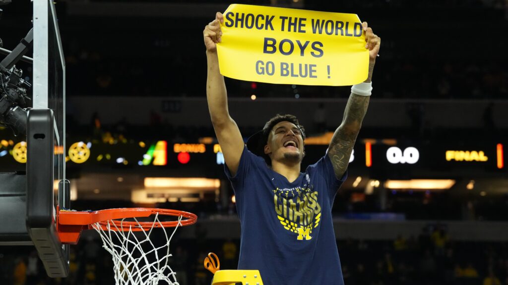Michigan forward Yaxel Lendeborg puts health on the line for national championship