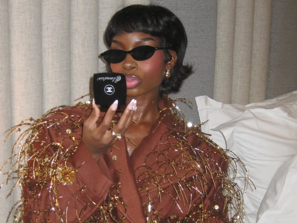 How This Tech Item Became A Must-Have Accessory For Mirror Selfies