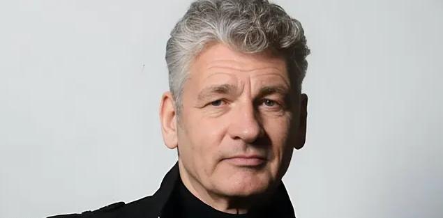 The Pulse of Entertainment: Guitarist Chris Standring Releases ‘Time of Change’ on Ultimate Vibe