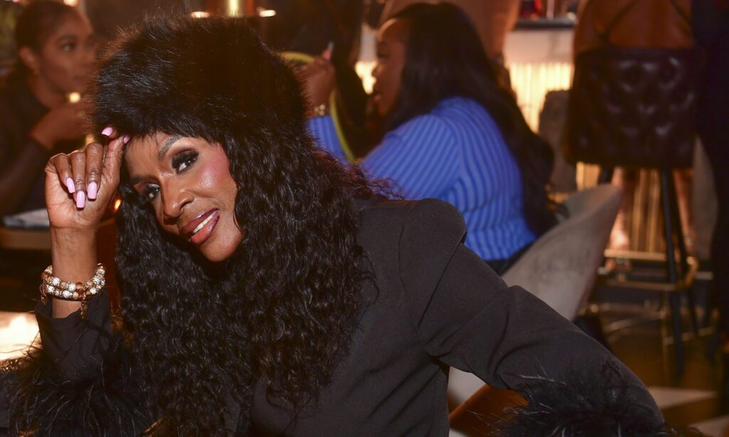 C’mon Hips! Momma Dee Reminds Fans She’s “Still Got It” After Surprise Stage Appearance On ‘Boys 4 Life’ Tour (VIDEO) C’mon Hips! Momma Dee Reminds Fans She’s “Still Got It” After Surprise Stage Appearance On ‘Boys 4 Life’ Tour (VIDEO)