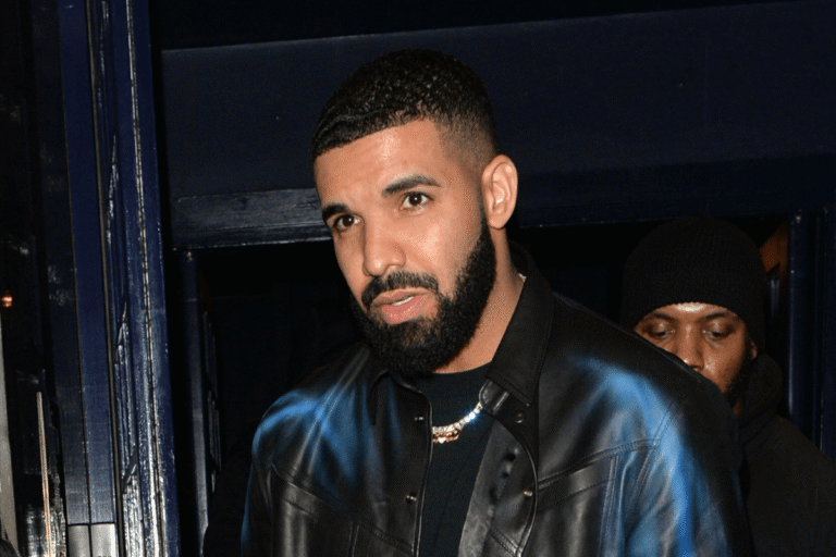 Drake Freezes Courtside Seats At Raptors Game, Fans Melt Down Over “Iceman” Drake Freezes Courtside Seats At Raptors Game, Fans Melt Down Over “Iceman”