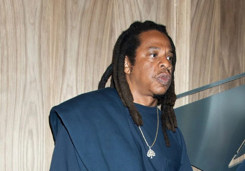 Jay-Z Brings HBCU Bus Tour To Atlanta High School Students Jay-Z Brings HBCU Bus Tour To Atlanta High School Students