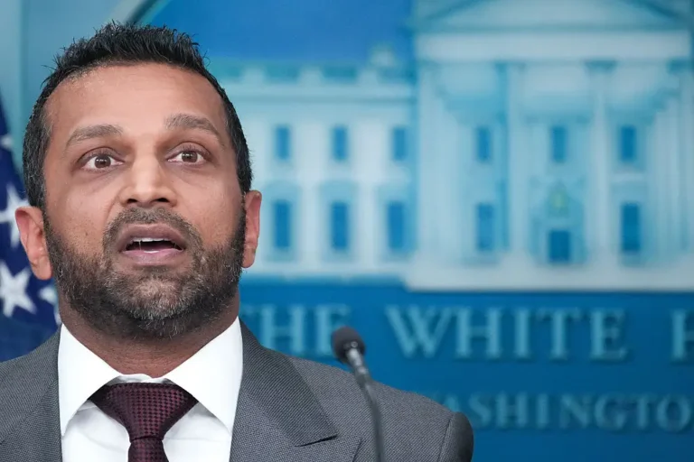 Kash Patel’s Unforgettable Moment: Freezing in Fear at the White House Correspondents’ Dinner