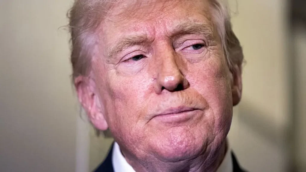 ‘Look How His Torso Is’: Trump’s Golf Club Flex Backfires as All Eyes Drift from Him to Something Even More Disturbing