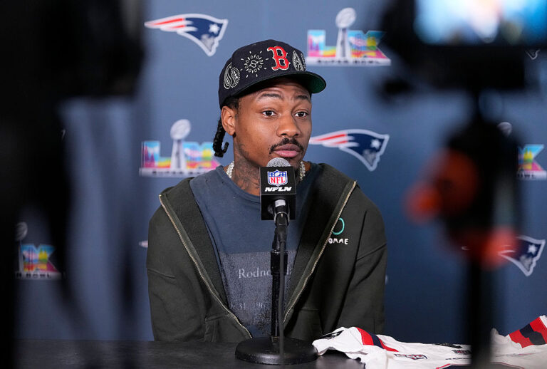 Stefon Diggs & Cayy Benji Throw Daughter Peyton A 1st Birthday Bash, Social Media Side-Eyes His Stiff Stance At Circus-Themed Toddler Party Stefon Diggs & Cayy Benji Throw Daughter Peyton A 1st Birthday Bash, Social Media Side-Eyes His Stiff Stance At Circus-Themed Toddler Party