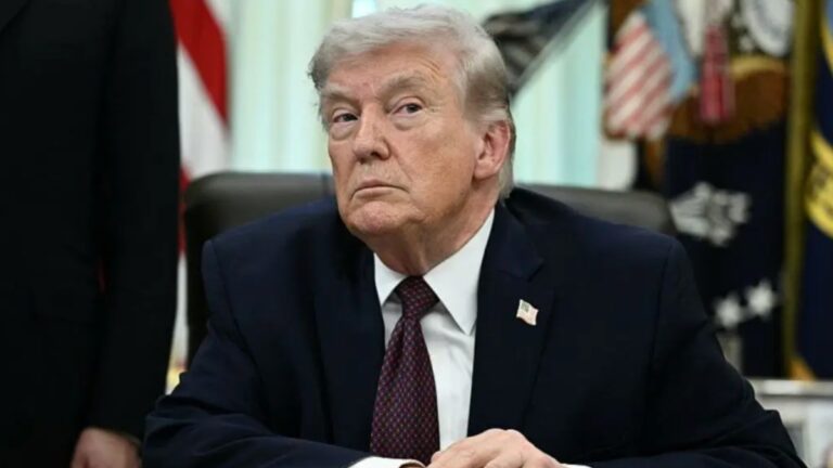 ‘Camera Guy Was Wrong’: Trump Flustered Trying to Push Through Awkward Question, but the Distracting Man Beside Him Had Everyone Asking the Same Thing ‘Camera Guy Was Wrong’: Trump Flustered Trying to Push Through Awkward Question, but the Distracting Man Beside Him Had Everyone Asking the Same Thing