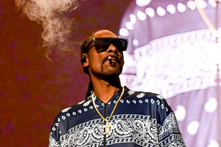 Snoop Dogg Postpones Long Beach Cannabis Shop Opening