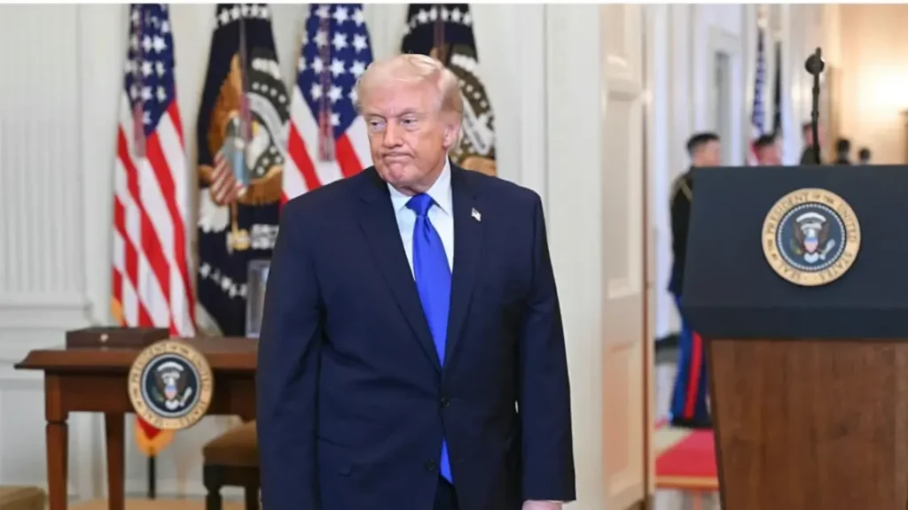 ‘What the Hell!!’: A New Trump Photo Before His Walter Reed Visit Has People Asking Questions the White House Can’t Answer and the Story They Put Out After Only Raised More Red Flags